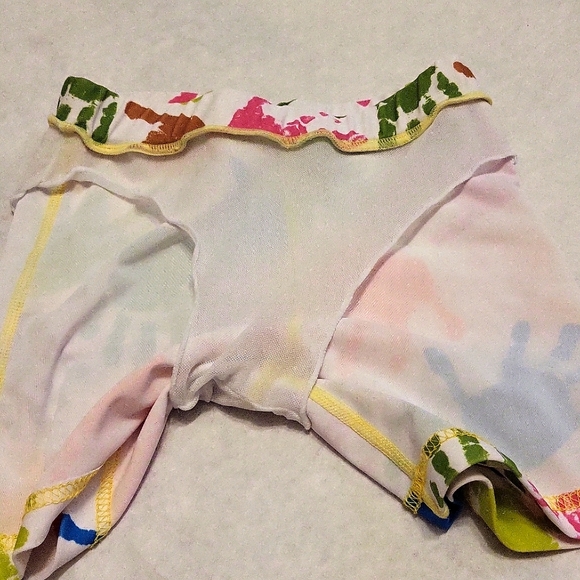 Colorful mesh lined shorts - Picture 2 of 3